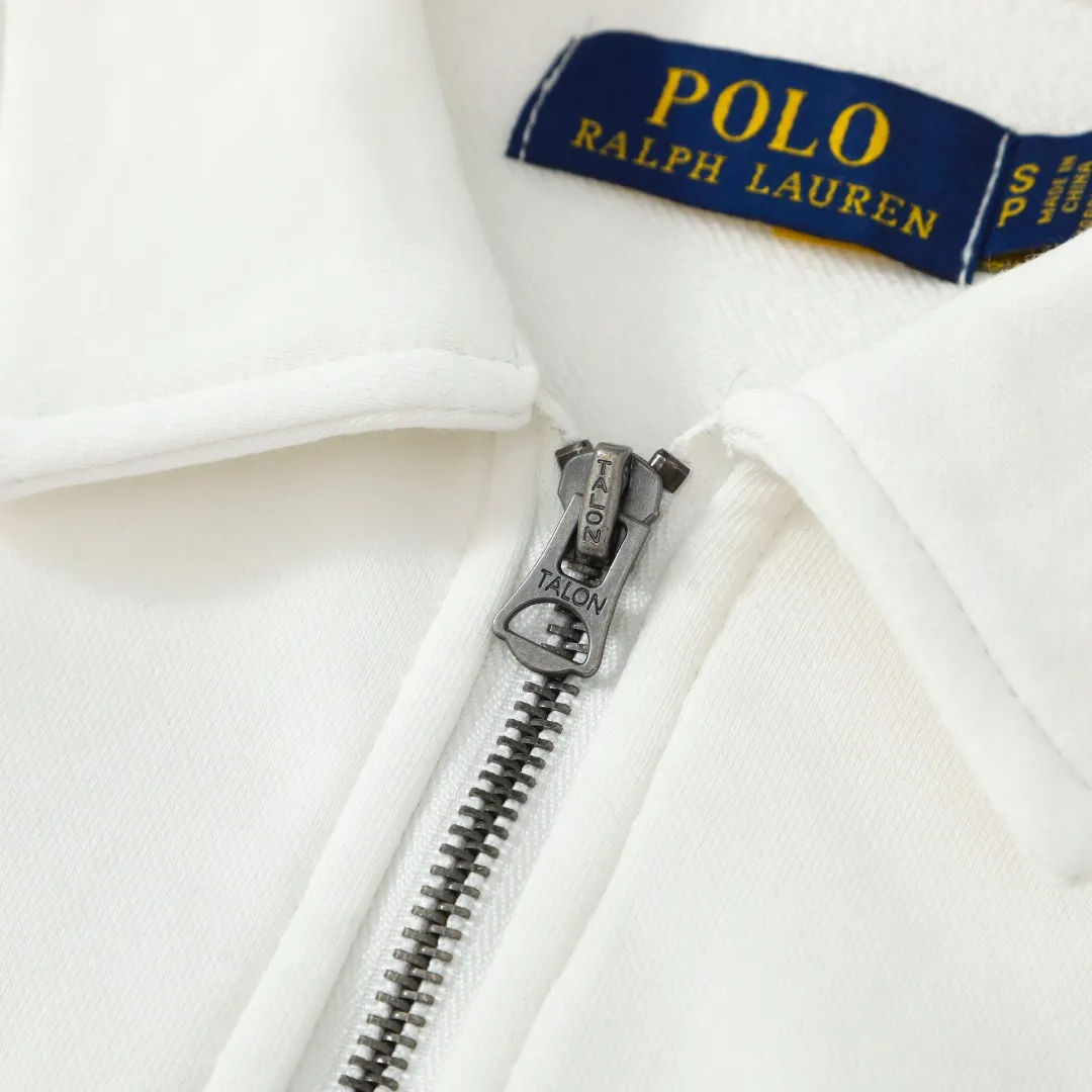 P260 #R99 Ralph Lauren pony logo eight-color half-zip lapel sweatshirt. Wear three times in one suit, easy to switch styles: Fully stand-up collar mode: crisp lapel three-dimensional windproof, taking into account warmth and cool lines, full of coolness ▫️Half-open lazy mode: slightly exposed collarbone, relaxed and comfortable | Pair with a shirt or high collar to show the intellectual atmosphere ▫️Full-open V-neck mode: Visually extends the neck-shoulder ratio | Stacking is more layered, hiding the flesh and making it look slimmer, making it easy to wear with a sense of luxury. Genderless design, shared wardrobe concept: White is gentle and elegant | Black is cool and slimming | Both colors can be used to create a couple CP look. 8 colors are available in the full line | From classic to soft | Meet all daily and occasion dressing needs Quality is reflected in the details: Micro-label logo embroidery | Loose but not procrastinating tailoring | High-grade fabrics ensure a comfortable fit. Easily manage various scenarios such as workplace commuting, weekend leisure, and date travel, effortless chic is the definition of effortless chic.  Color: Black White Navy Mint Green Khaki Pink Yellow Army Green Size: S M L